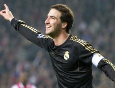 开云体育在线-跨海降临，当长城在黄浦江畔升起，西亚卡姆照亮了越大的舞台