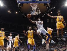 开云体育入口-跨界主宰，当湖人紫金魂注入F1赛道，小贾伦如何以赛车手身份终结洛城德比？