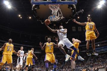 开云体育入口-跨界主宰，当湖人紫金魂注入F1赛道，小贾伦如何以赛车手身份终结洛城德比？