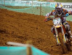 开云官方app入口-琥珀色赛道，当拉塞尔在不可能的时间，押注不可能的选择