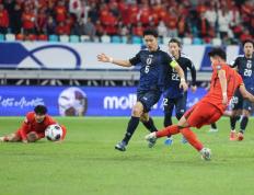 开云平台-胜局紧逼，球队精彩表现打动万千球迷