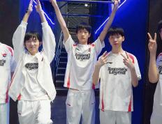 开云体育app-SHR横扫BLG，Jankos关键团战开团秒人宿敌对决小组赛，引爆全场热议