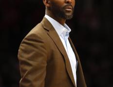 开云体育APP下载-老鹰队主帅遭泄密，内部恶战曝光