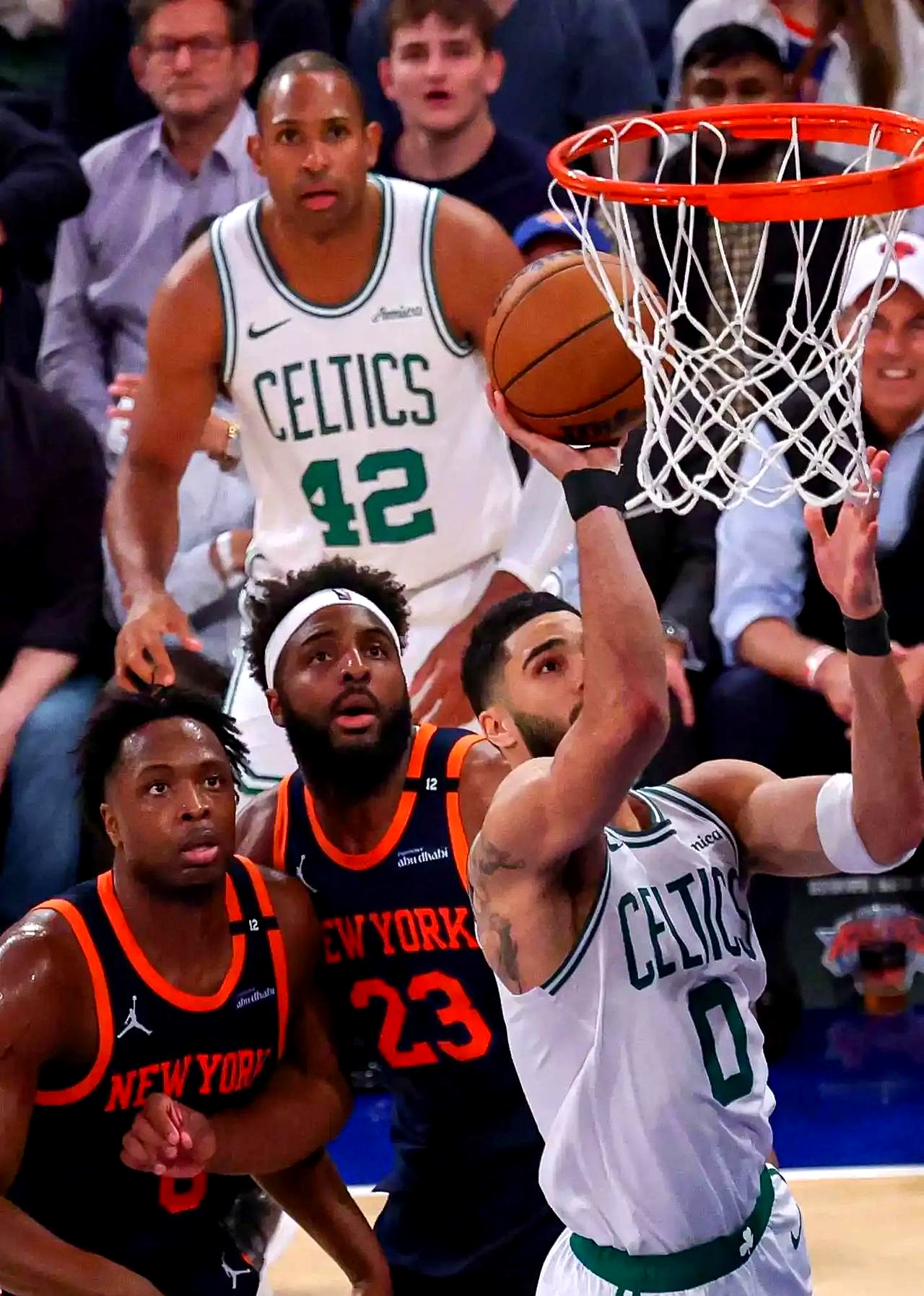 开云官网-尼克斯全队高歌猛进，轻取篮网