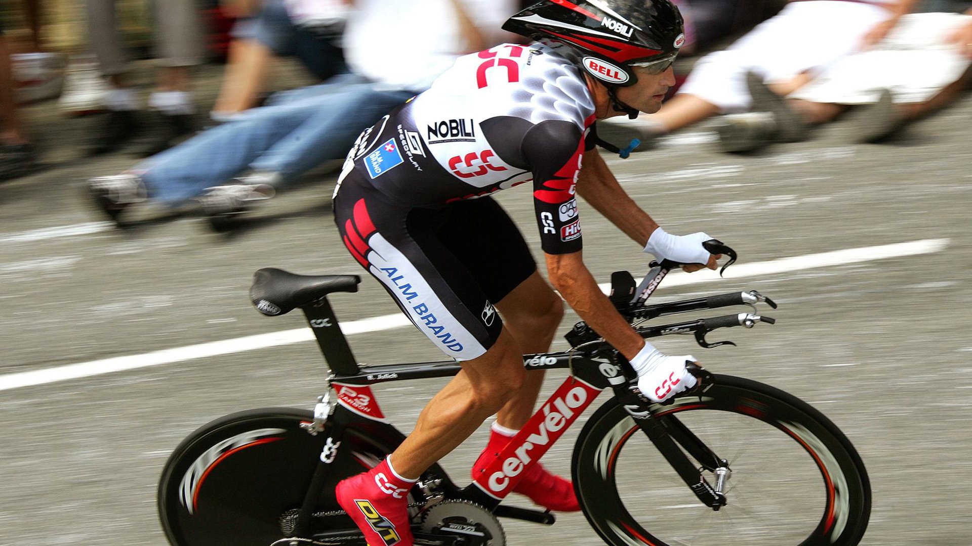 开云体育中国-光谱中心的蜂鸣，当德文·布克在黄蜂主场写下自己的章节