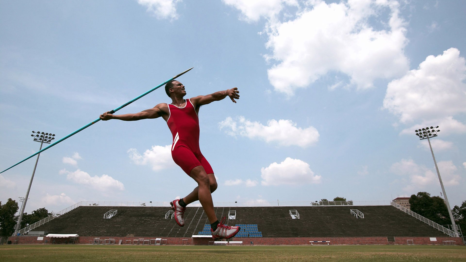 开云体育官网-沉默的皮球与唯一的声音，当传奇在平凡中响起