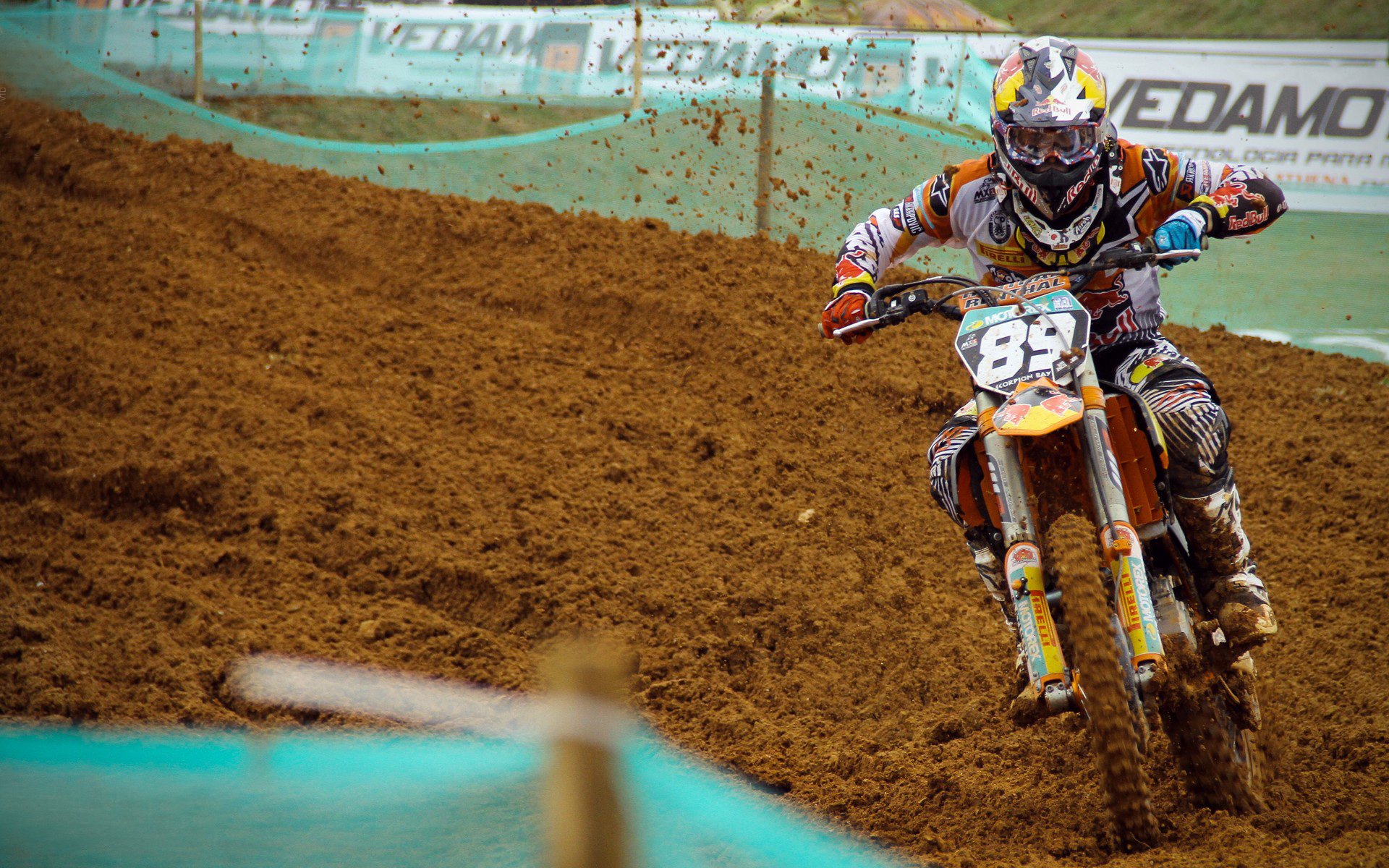 开云官方app入口-琥珀色赛道,当拉塞尔在不可能的时间,押注不可能的选择